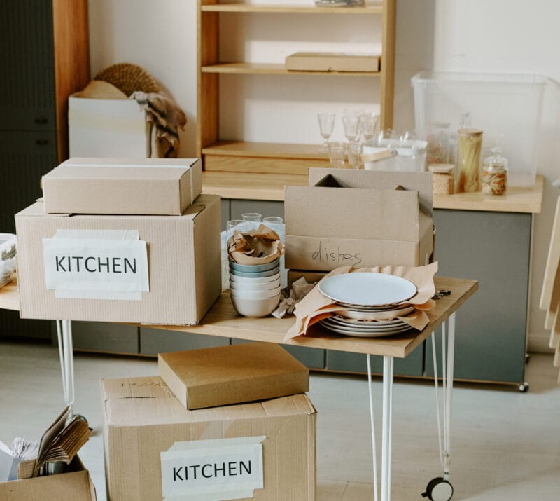 movers in sharjah - kitchen ware packing